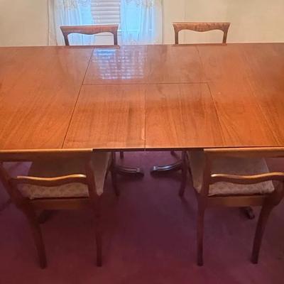 VTG Brickwede Expandable Dining Room Table w/6 Chairs