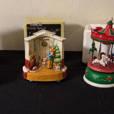 4 Vintage Holiday Musical Displays 