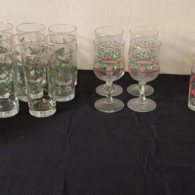 25 Piece Christmas Glassware