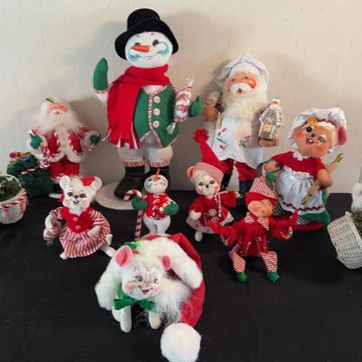 Vintage Annallee Christmas Dolls Lot of 11