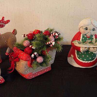 Lot of 5 Vintage Ceramic Figurines (1 is Musical)