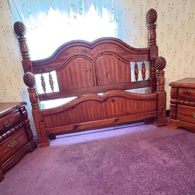 Vaughan Bassett King Size Mahogany Head & Footboard Frame Set w/ (2) Matching Nightstands