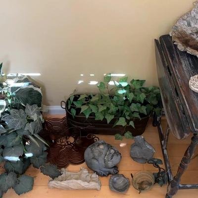 Outdoor Garden Décor & Drop-Leaf Table Collection