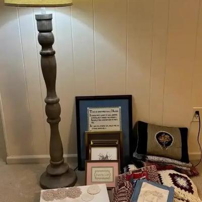 Country Style Home Décor Collection Featuring Wooden Floor Lamp & Textiles