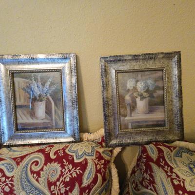 Bedding Assortment, 2 Wall Pictures