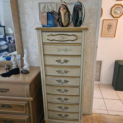 Sale Photo Thumbnail #97