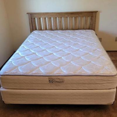 Queen Bed with Sealy Posturepedic Mattress