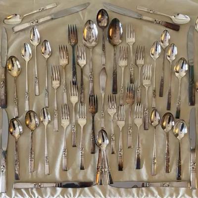 60 Piece Set Of Community Flatware