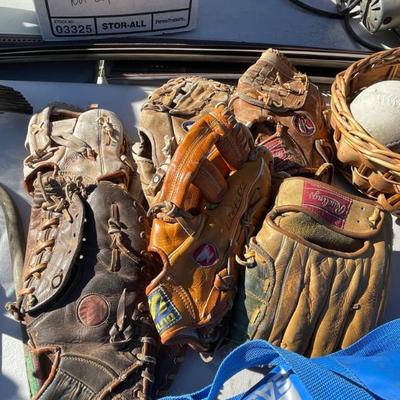Baseball gloves 