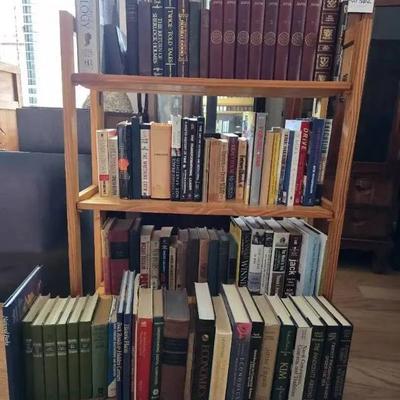 Ko303 bookcase with books