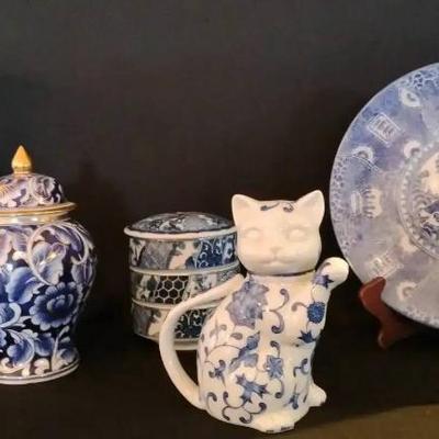 Ko264 blue white ceramic decor