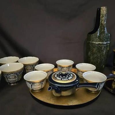 Ko142 vintage o cha japanese bottle and a tea set
