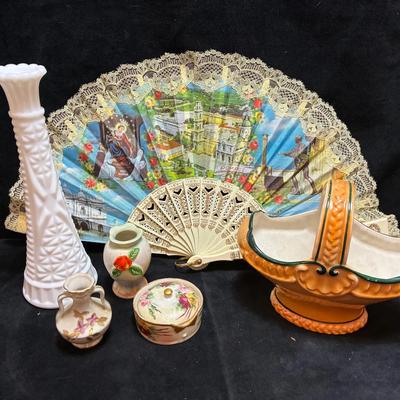 Pompeii souvenir fan and small porcelain pieces