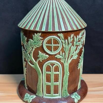 Lidded tobacco pot made in portugal