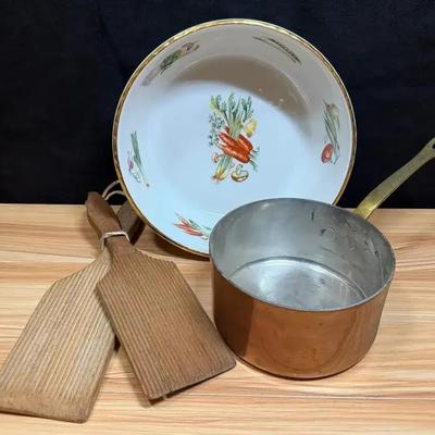 Le faune porcelain waldow sauce pan & butter paddles