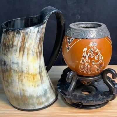 Horn tankard story gourd