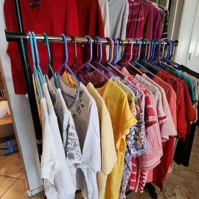 Nice Large Variety of Women's Tops, Medium & Large, 25+ Qty, All Fabrics