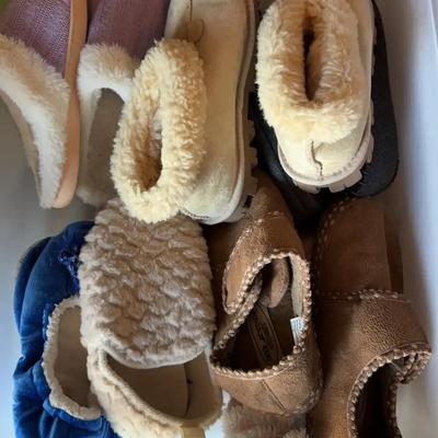 Women’s Cozy Slippers Size 7 & 8 - Ugg, Deer Stags