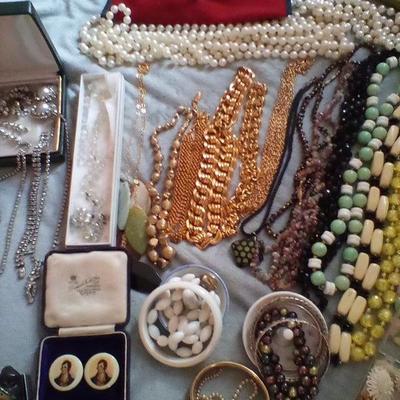 Sale Photo Thumbnail #100