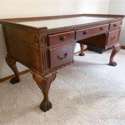 Hekman Chippendale Executive Desk.jpg