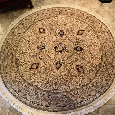 Round Hand Knotted Area Rug