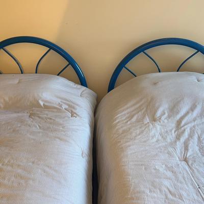 2 Twin Headboards And Bedframes