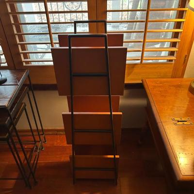 REALLY COOL MAGAZINE RACK