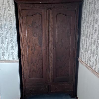 NICE KNOCKDOWN WARDROBE