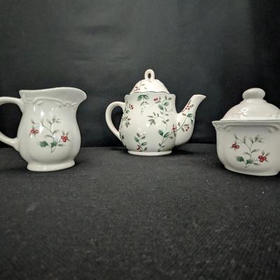 Pfaltzgraff Winterberry Collection Teapot / Sugar and Creamer set