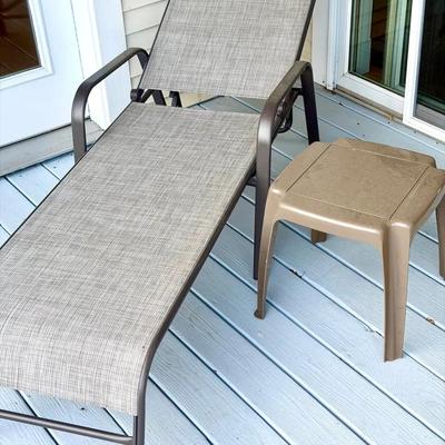 Patio Lounge Chair & End Table 