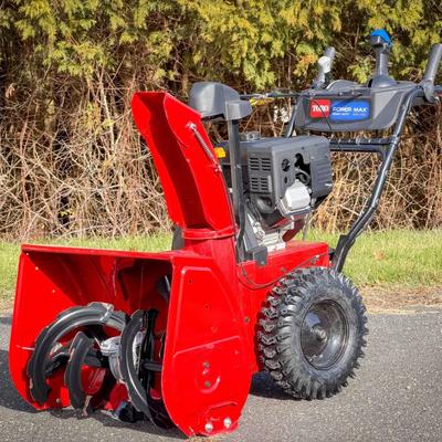 Like-New Toro Power Max Heavy Duty 828 OAE Model 38838 Snowblower