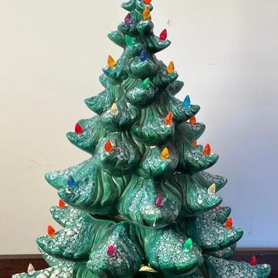 Atlantic Mold Vintage 3 Tire Large Ceramic Light Up Christmas Tree