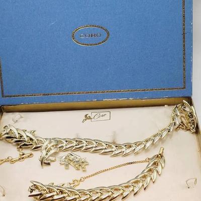 Coro Gold Tone Necklace Bracelet & Earrings In Original Box 