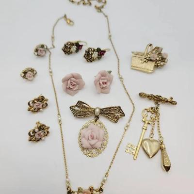 1928 Romantic Gold Tone Rose Themed Jewelry Lot