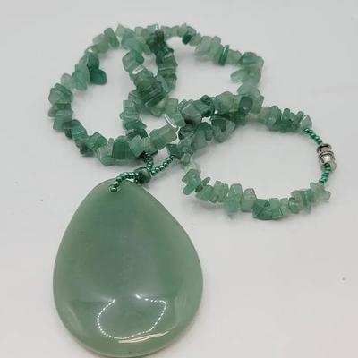 Green Stone Jade? Teardrop Pendant Necklace