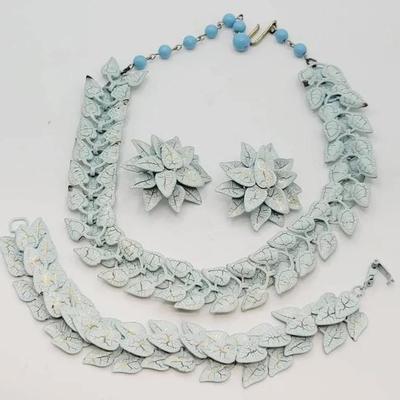 Unusual Turquoise Crackle Parure Necklace Bracelet and Earrings 