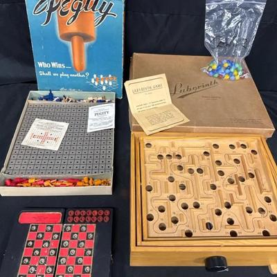 SS538 - vintage Games – Pegity, Labyrinth And Wooden Peg Checkers