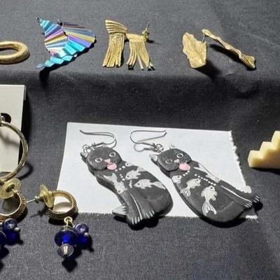 LCJ - 021 Mixed group of Costume Earrings