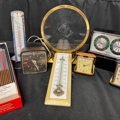 SS512 - Vintage Clocks  And Thermometers 