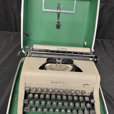 SS510 - Vintage Royal Typewriter