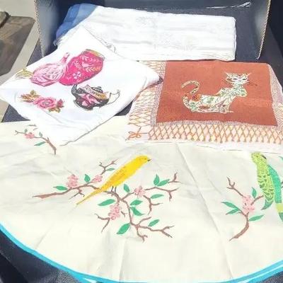 4 Decorative Lines - Large White, Embroidered Tree Skirt, Birds & Cats