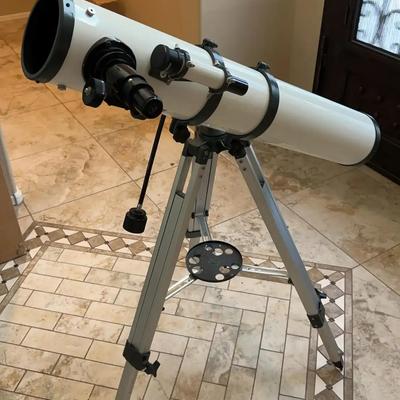 Meade Model 4500 Newtonian 114 MM Reflecting Telescope - Additional Lens, Tripod & Accessories