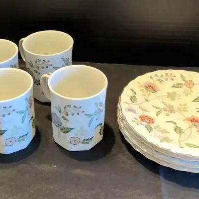 Set of 4 - Andrea By Sadek Coffee Cups & Dessert Plates With Gold Accent, Floral Pattern, Japan