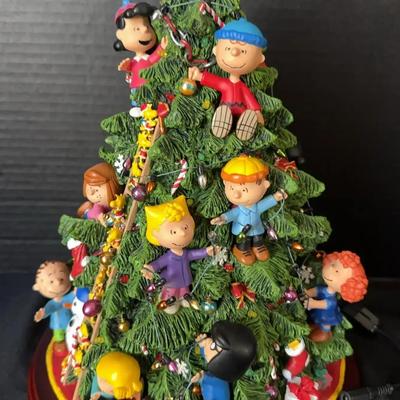 The Peanuts Christmas Tree Scene from Danbury Mint - Lights Up - NIP
