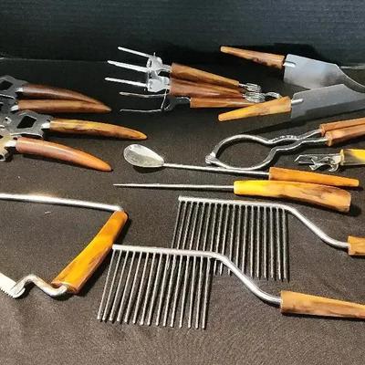 Large Assortment of Vintage Bakelite Kitchen Utensils, Serving Pieces & Barware