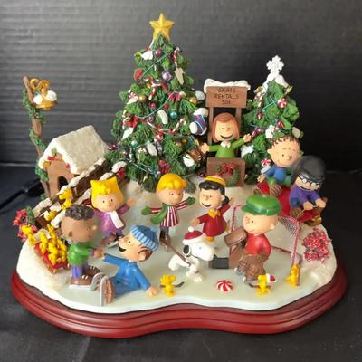 The Peanuts Christmas Skating Party Scene from Danbury Mint - Lights Up - NIP