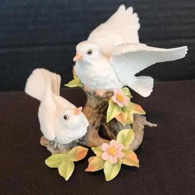 Lefton Figurine Pair Of White Doves On Branches, Pink Flowers  - 1991
