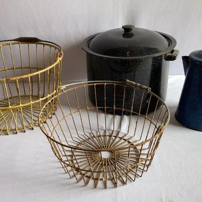 Large Speckled Enamelware Cooking & Coffee Pot With Large Wire Baskets