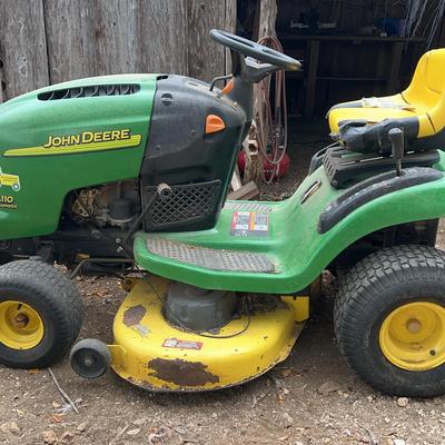 John Deere L110 Automatic Riding Lawnmower