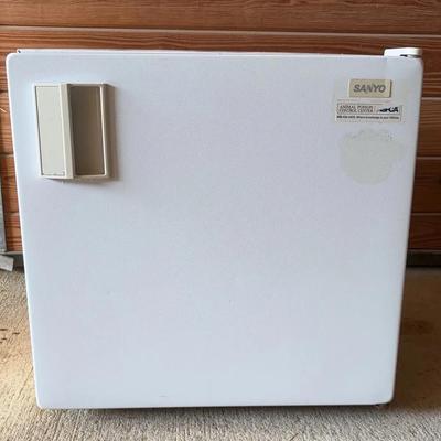 Sanyo Compact Refrigerator 